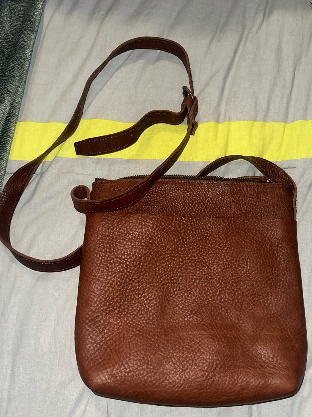 Duluth Trading Co. Lifetime Leather Sling Crossbody Bag - Picture 2 of 11
